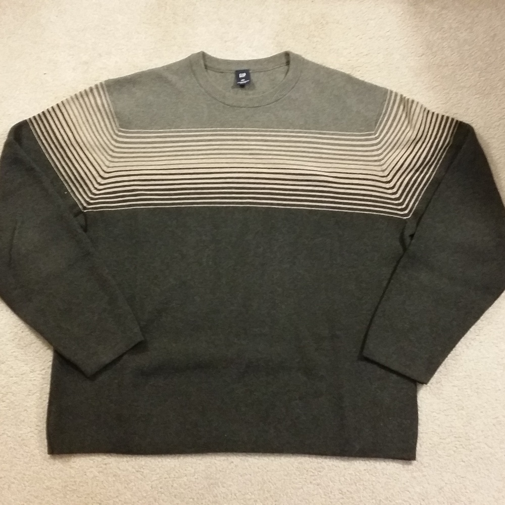 Gap sweater